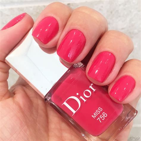 Miss Dior nail polish